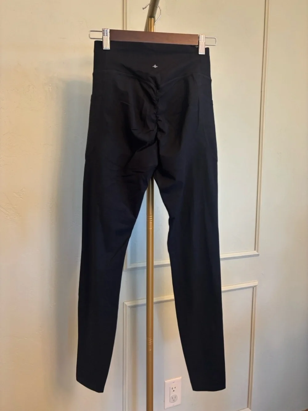 Halara Leggings High Waisted Scrunch Butt Lifting Tummy Control - Black MSRP $52 - Picture 3 of 4